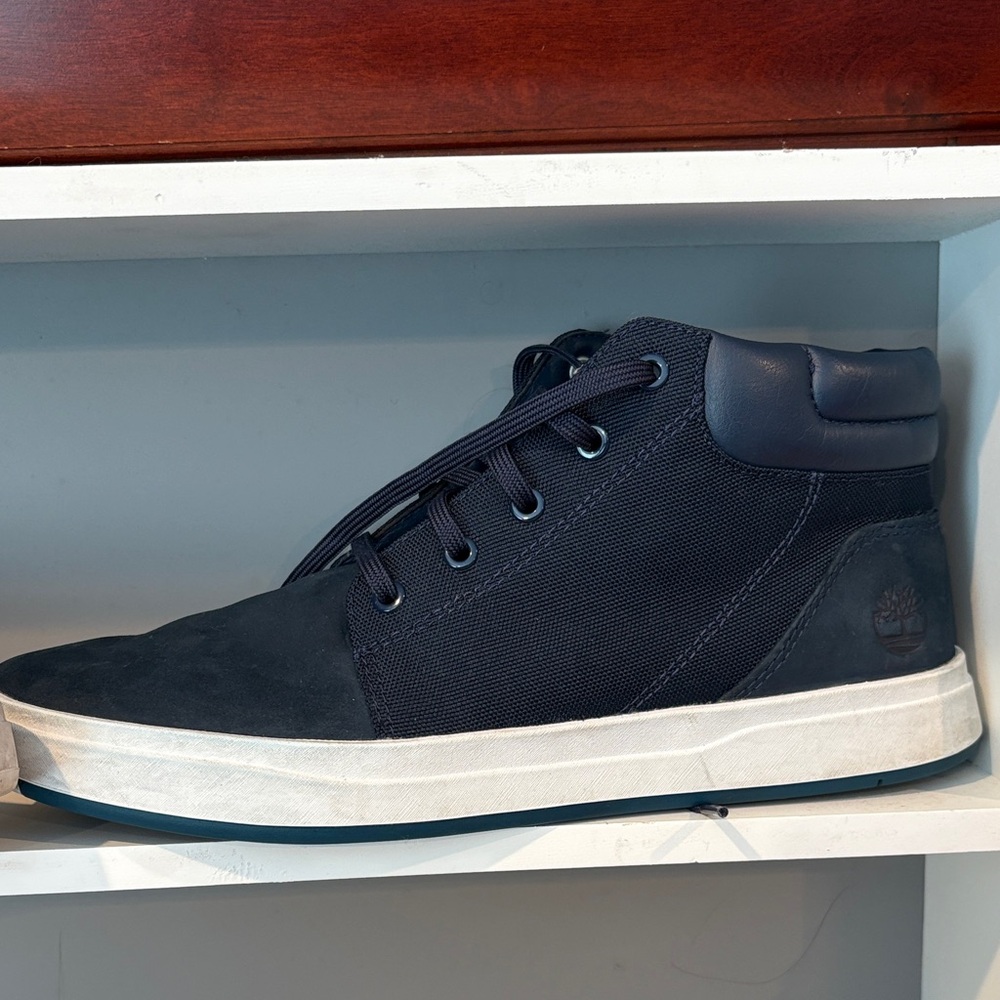Timberland Men's Dark Blue High-Top Sneakers. Great condition.